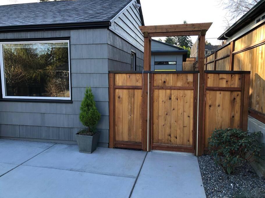 Cozy Crown Hill Carkeek Cottage W/3 Beds, Full Kitchen & Backyard In North Seattle Zewnętrze zdjęcie