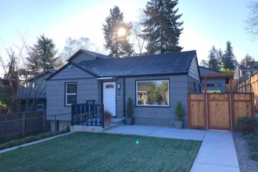 Cozy Crown Hill Carkeek Cottage W/3 Beds, Full Kitchen & Backyard In North Seattle Zewnętrze zdjęcie